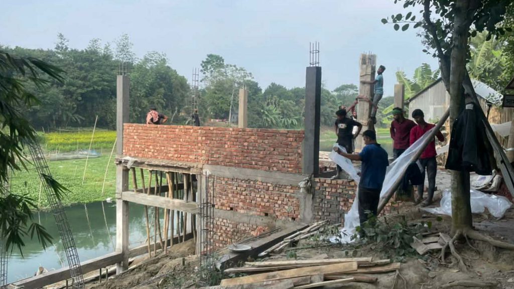 সালথায় কুমার নদী দখল করে ভবন নির্মাণ, হুমকিতে নদী ও পরিবেশ