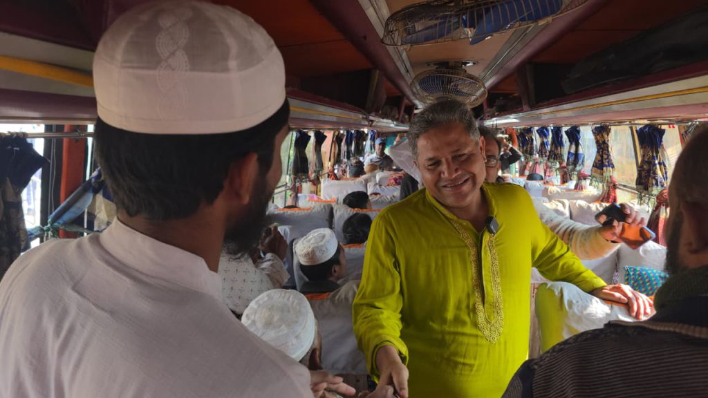 বিনামূল্যে চোখের ছানি অপারেশনের জন্য ফরিদপুর থেকে ঢাকায় পাঠানো হলো ২৪ রোগী