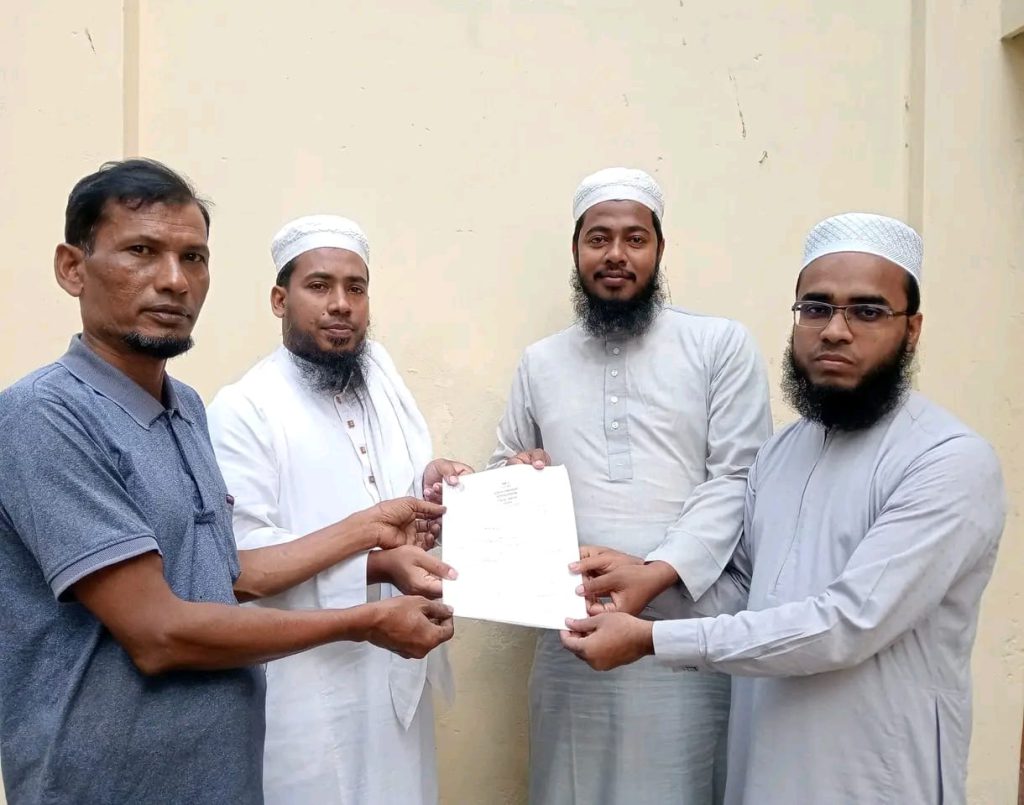 ফরিদপুর-৪ আসনে মনোনয়নপত্র সংগ্রহ করলেন সেই আলোচিত মুফতি রায়হান জামিল