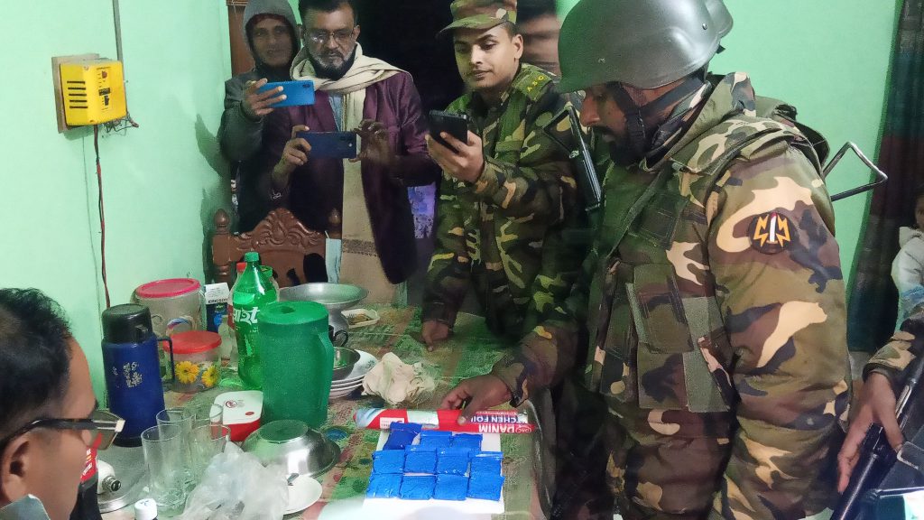 বোয়ালমারীতে যৌথ অভিযানে ছয় লাখ টাকার ইয়াবা জব্দ, মাদক কারবারি পলাতক