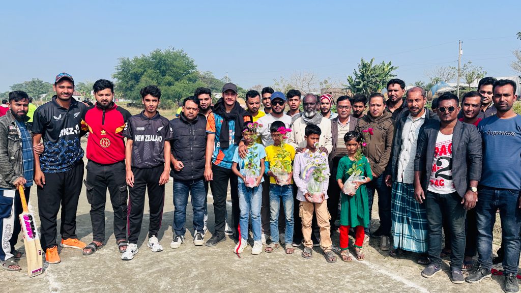 নতুন বছরের শুরুতে সদরপুরে ব্যতিক্রমী টি–১০ ক্রিকেট টুর্নামেন্ট, বিজয়ীদের হাতে গাছের চারা