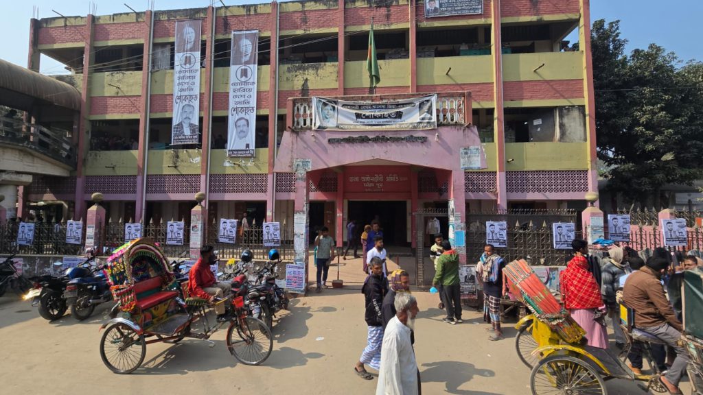 ফরিদপুরে কোর্ট বর্জনে দুই দিন অচল বিচারকাজ, বৈঠকে সচল চিফ জুডিশিয়াল আদালত