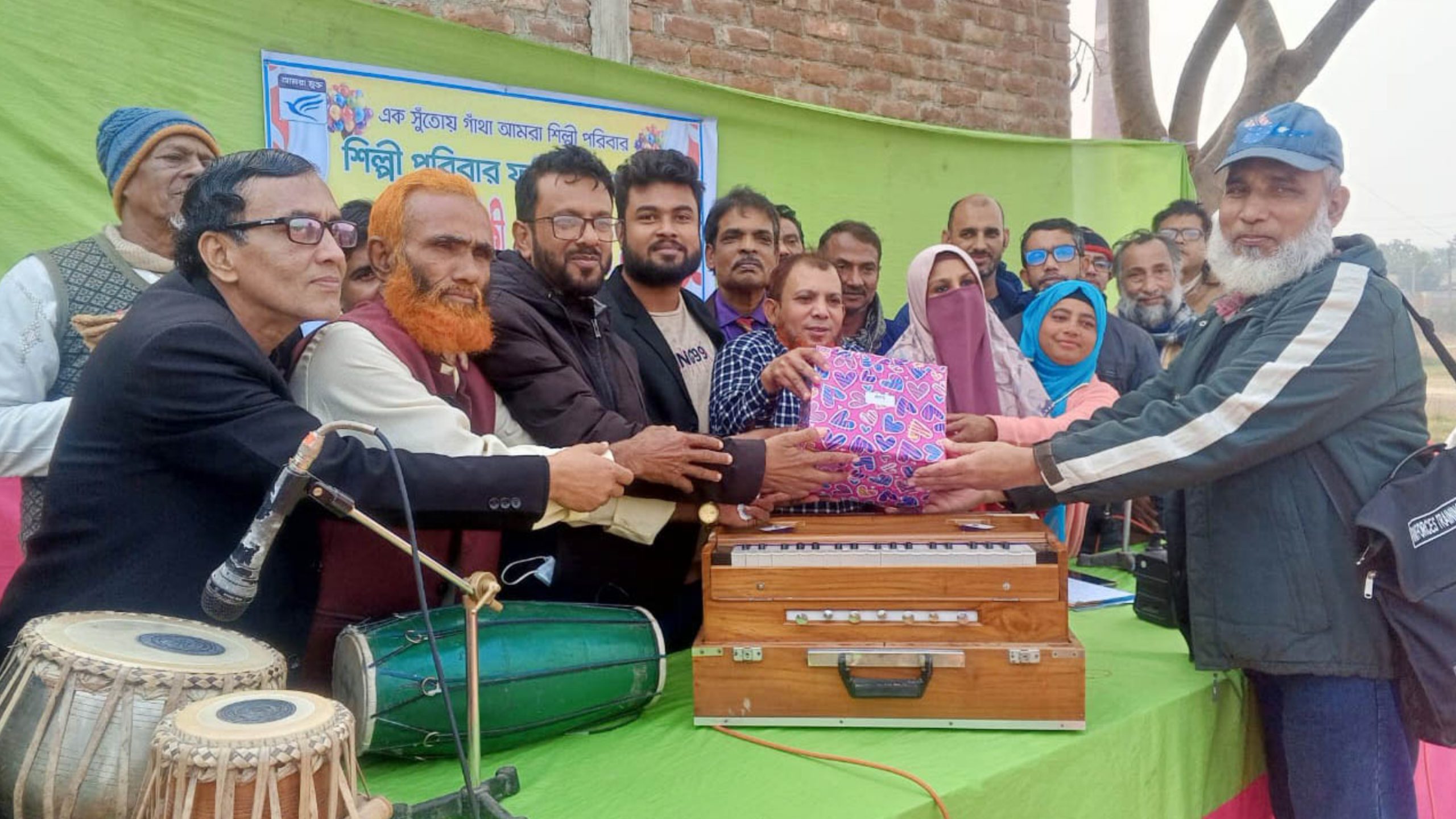 এক সুঁতোয় গাঁথা শিল্পী পরিবার: ফরিদপুরে শিল্পী পরিবারের তৃতীয় প্রতিষ্ঠাবার্ষিকী উদযাপন