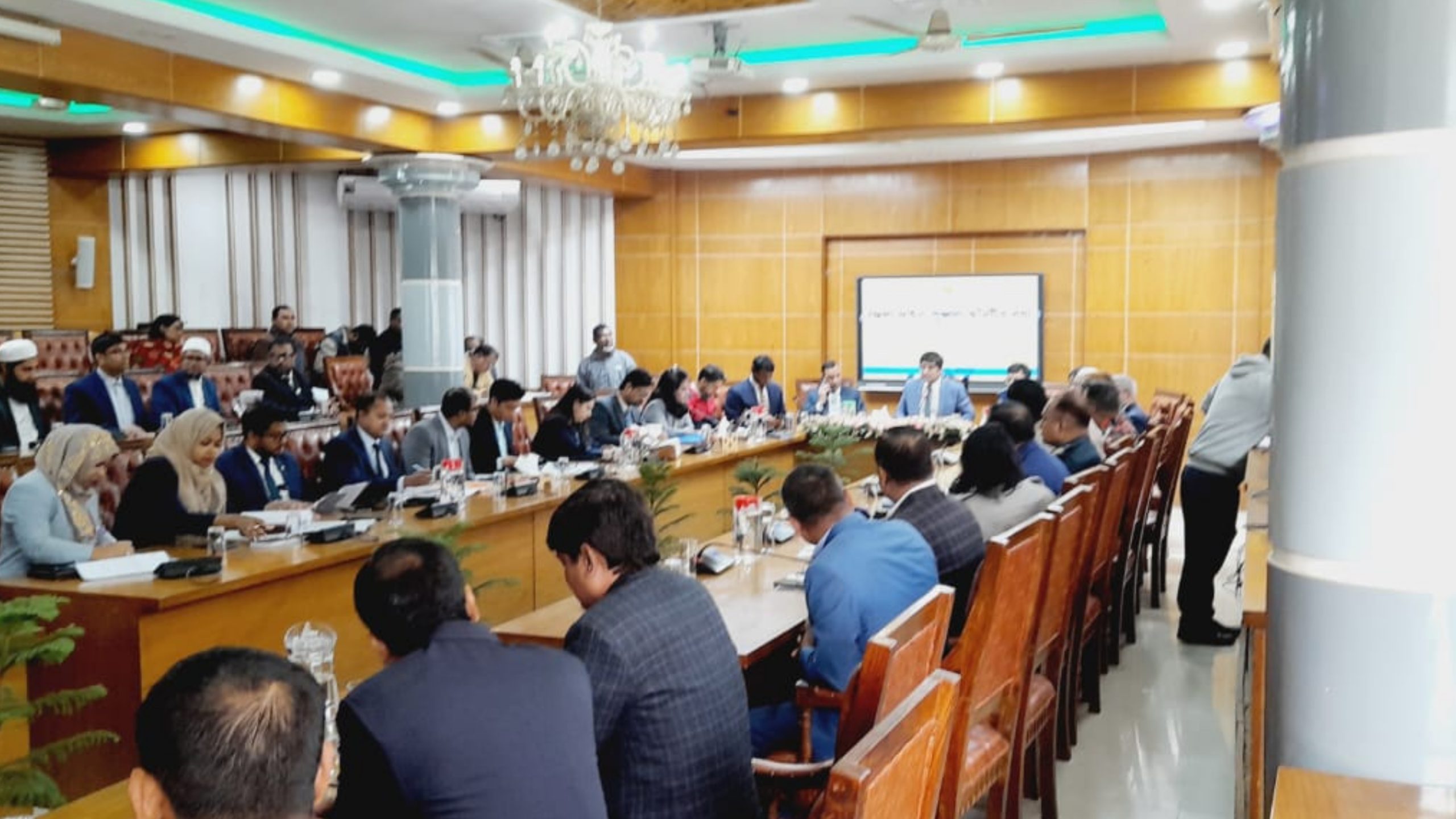 ফরিদপুরে আইনশৃঙ্খলা সভা: নির্বাচন প্রস্তুতি, ইজিবাইক নিয়ন্ত্রণ ও মোবাইল কোর্টে কঠোর সিদ্ধান্ত