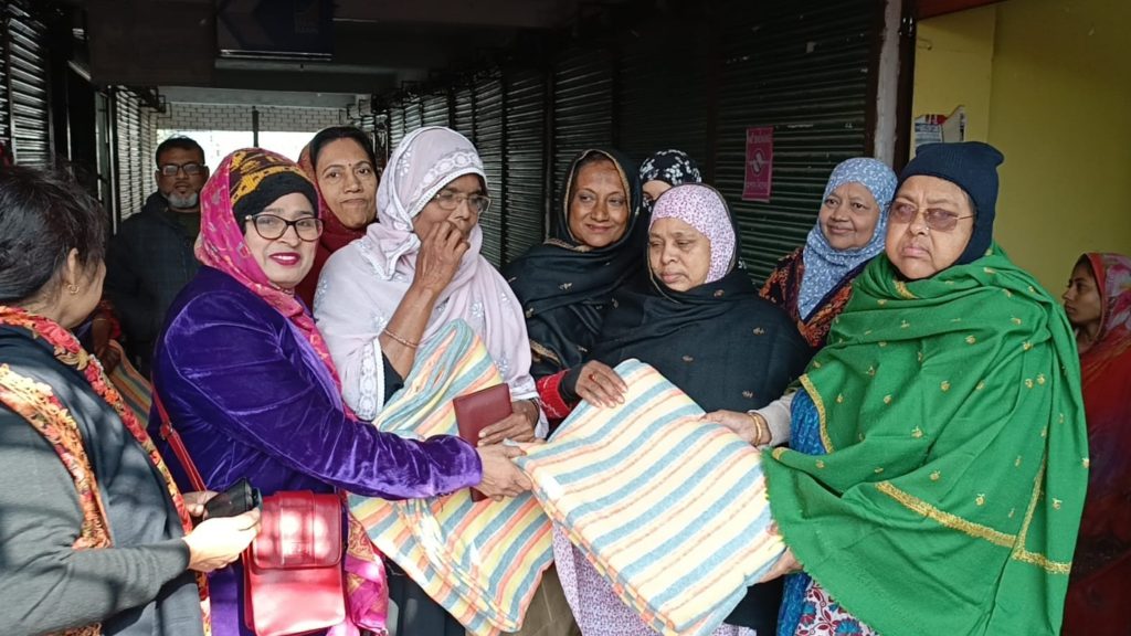 মানবতার উষ্ণতায় শীত জয়: মধুখালীতে শীতার্তদের পাশে বাংলাদেশ মহিলা পরিষদ