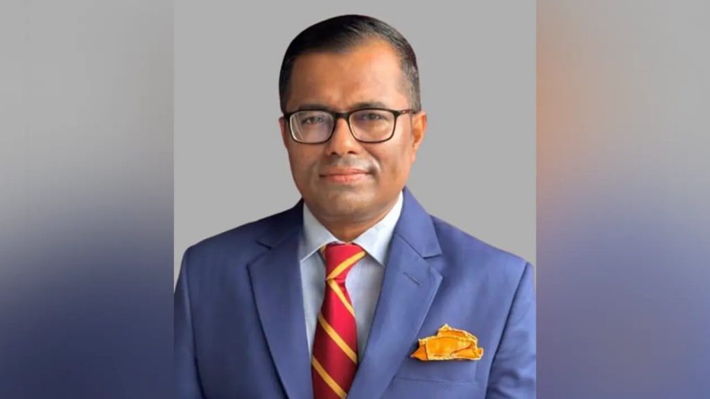 খেলাপি ঋণের ভারে নুয়ে পড়ছে অর্থনীতি, ঘুরে দাঁড়ানোর উপায় কী?