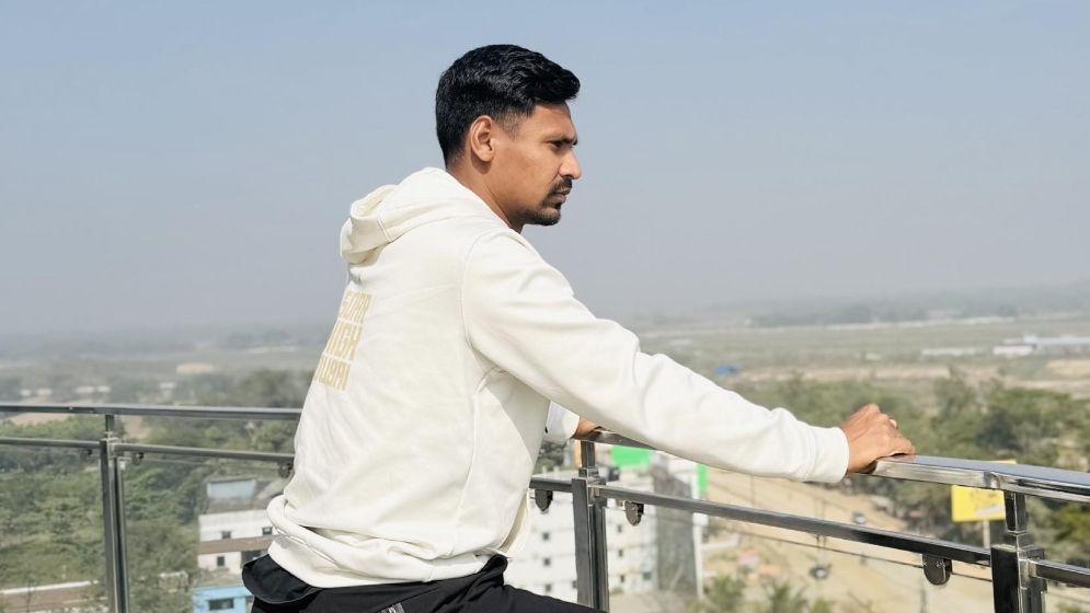 বিতর্কের মাঝেই মোস্তাফিজের রহস্যময় ফেসবুক পোস্ট