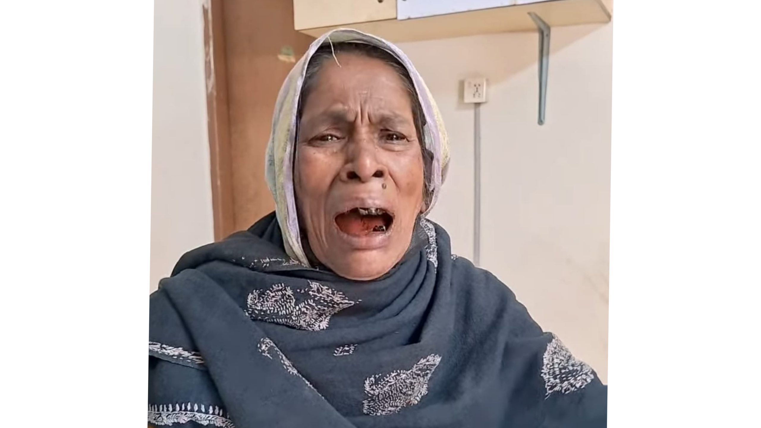 শেষ আশাটুকু কেড়ে নিল মাদকসেবীরা: কান্নায় ভেঙে পড়লেন ভিক্ষুক শিরিয়া বেগম