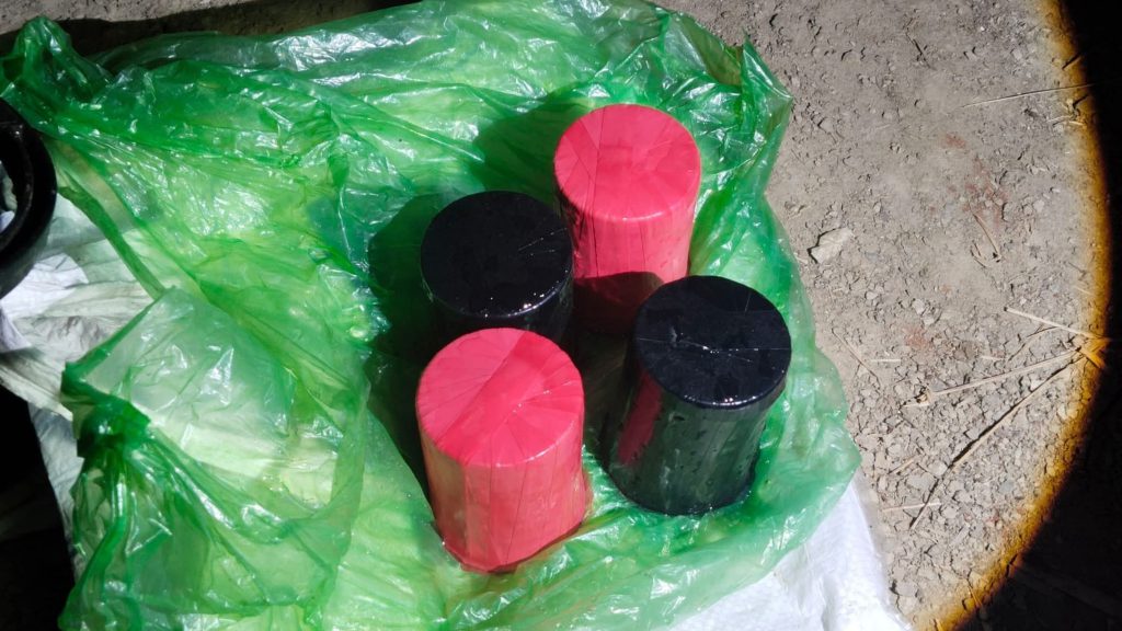 নগরকান্দায় কালভার্টের নিচে পরিত্যক্ত ব্যাগ থেকে ৪ ককটেল উদ্ধার, আতঙ্কে স্থানীয়রা