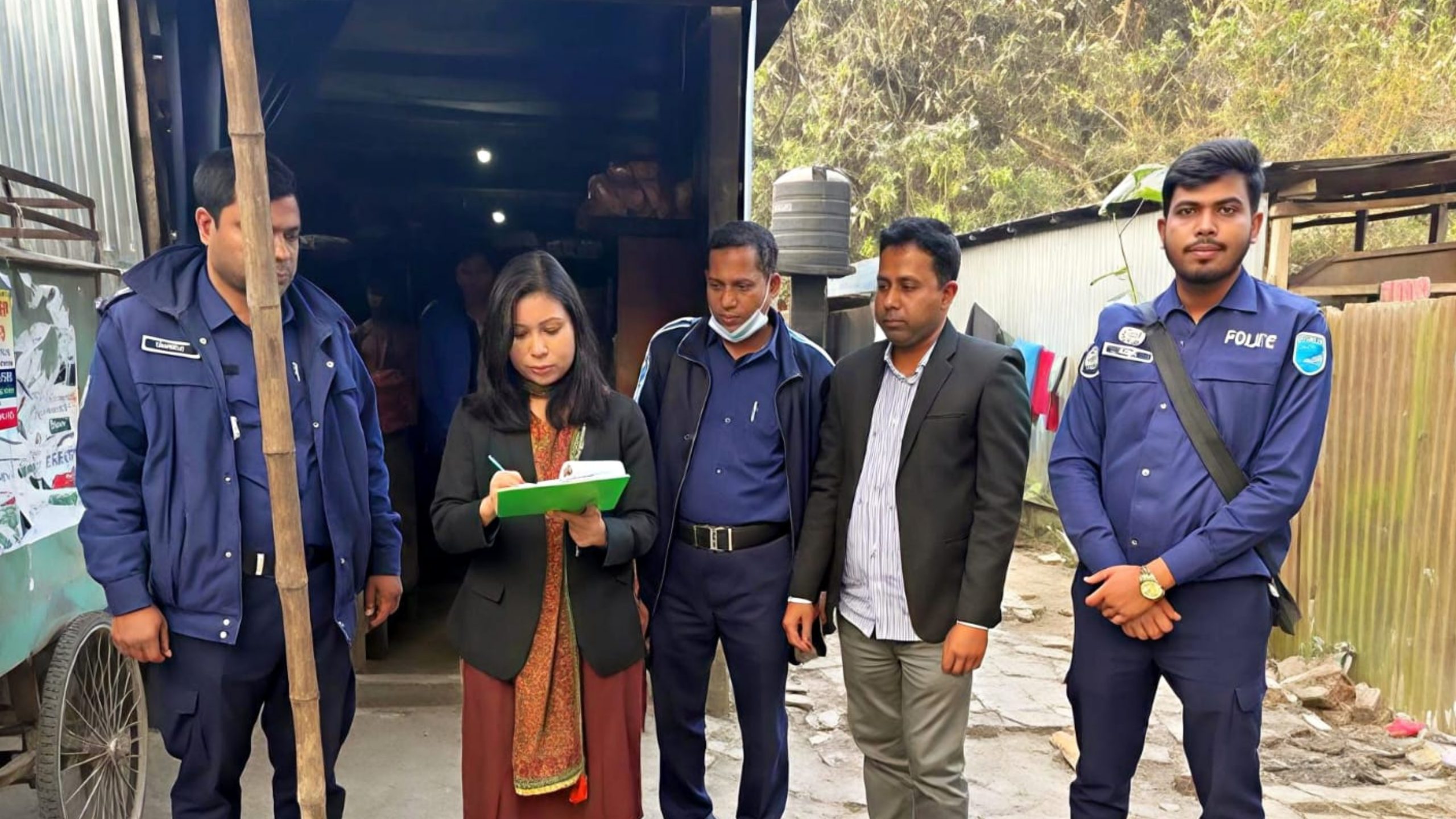 সদরপুরে অস্বাস্থ্যকর পরিবেশে খাদ্য উৎপাদন, বেকারি ও মিষ্টির কারখানায় জরিমানা