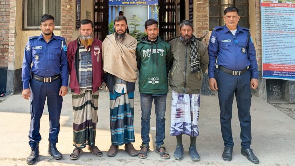 সালথায় জুয়ার আসরে পুলিশের হানা, ৪ জুয়াড়ি গ্রেপ্তার