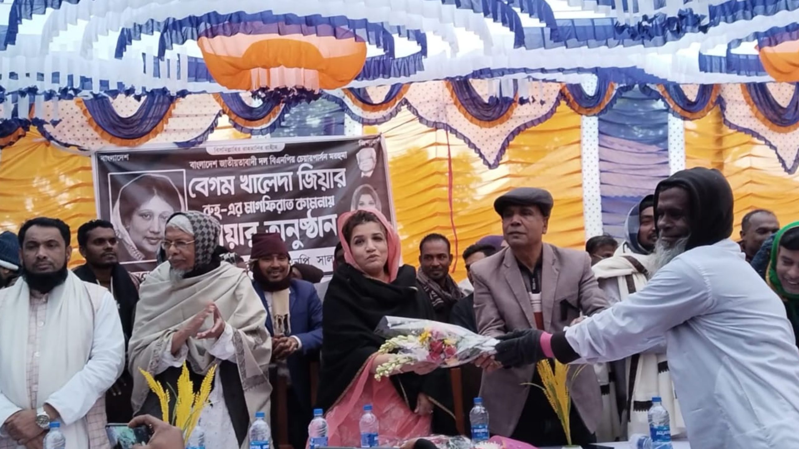 সালথায় শামা ওবায়েদের হাতে ফুল দিয়ে বিএনপিতে যোগ দিলেন আরও পাঁচ আ.লীগ নেতা