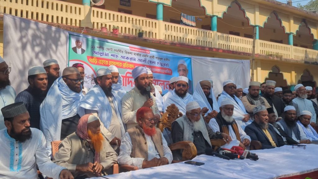 ফরিদপুর-২ আসনে ভোটের মাঠে হামলার অভিযোগ, কাফনের কাপড় পরে ১১ দলীয় জোটের সংবাদ সম্মেলন