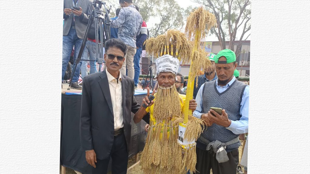 ১০ কেজি ধানের শীষ গায়ে ফরিদপুরে সেলিম, তারেক রহমান দেখার অদম্য আকাঙ্ক্ষা
