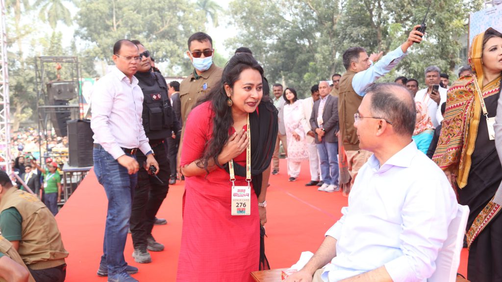 ফরিদপুরে মঞ্চে তারেক জিয়ার কাছে ডাকা, ভাইরাল মুহূর্তে আলোচনায় ছাত্রদল নেত্রী সুমাইয়া