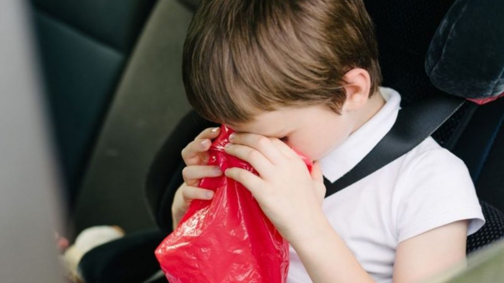 গাড়ির ভেতরেই মাথা ঘোরে, বমি আসে? এর আসল কারণ জানেন কী?