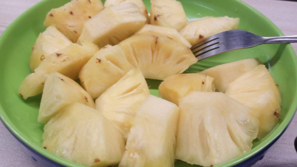 খালি পেটে আনারস খাওয়া কি ক্ষতিকর? জানুন সত্য