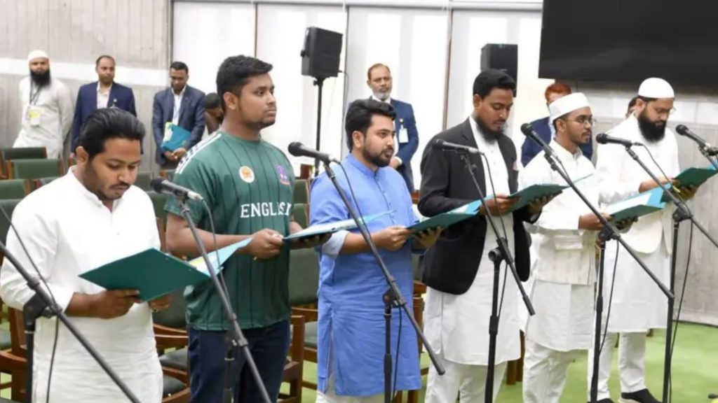 জার্সি পরে শপথ! সংসদে হাসনাতকে ঘিরে যে তুমুল বিতর্ক?