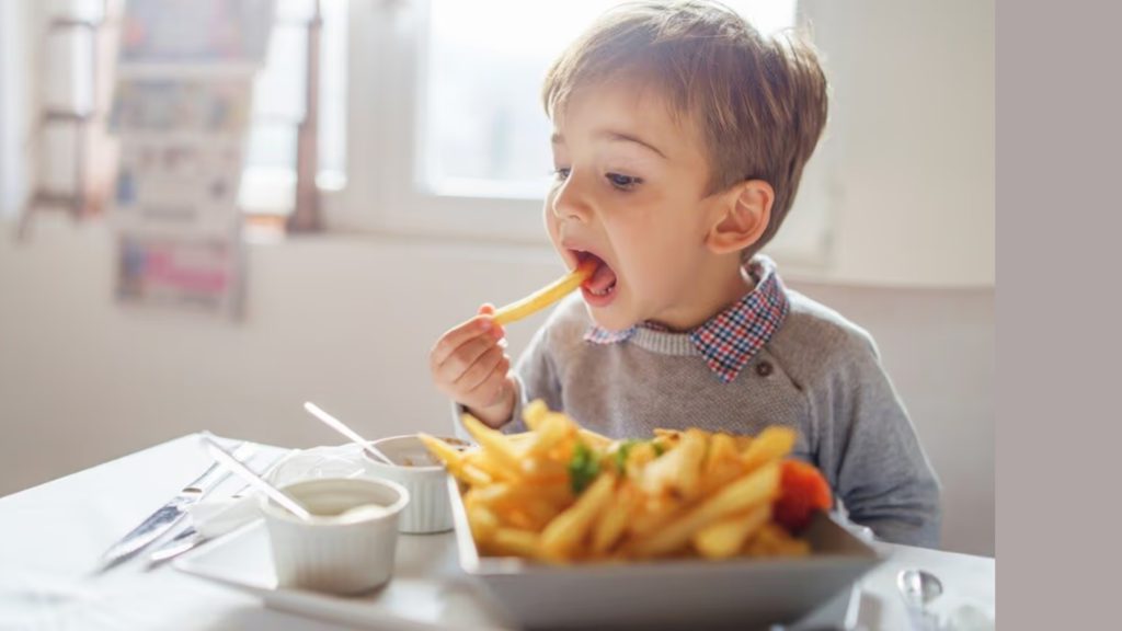 শিশুর গলায় খাবার আটকে গেলে কী করবেন? জেনে নিন জীবন বাঁচানোর উপায়