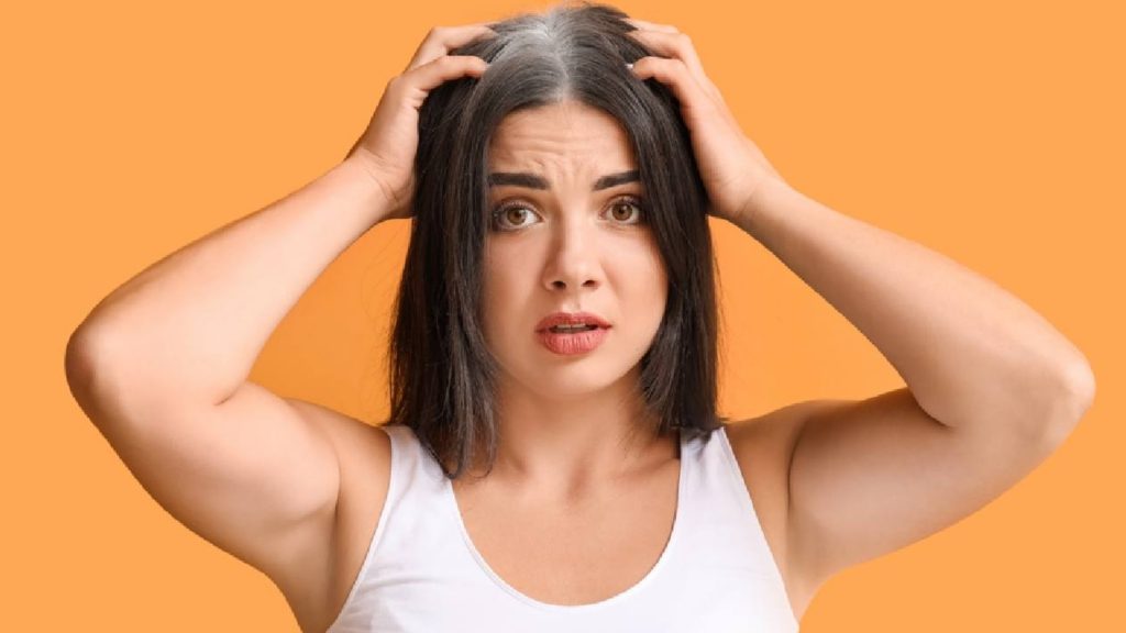 যে ভুলে অল্প বয়সে মাথায় বাড়ছে পাকা চুলের সংখ্যা?