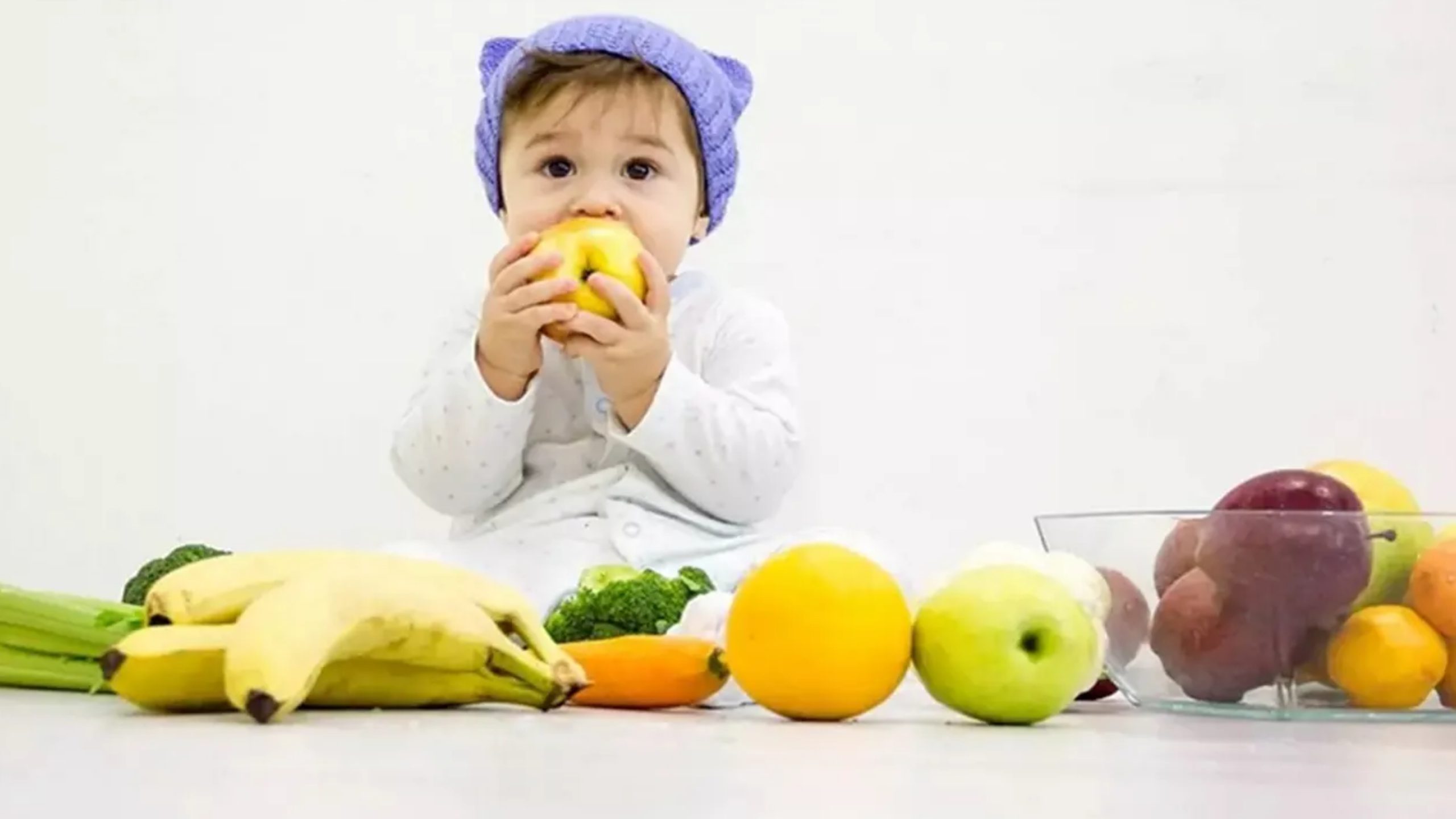 বীজসহ ফল খাওয়ানোর আগে শিশুর জন্য যা জানা জরুরি?