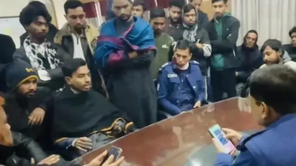 দিল্লিতে মাহদী হাসানের সঙ্গে আসলে কী ঘটেছিল?