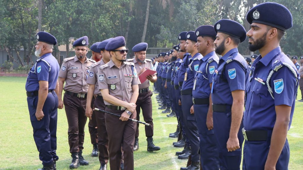 শৃঙ্খলা ও পেশাদারিত্বে জোর—ফরিদপুর পুলিশ লাইন্সে বর্ণাঢ্য মাস্টার প্যারেড অনুষ্ঠিত