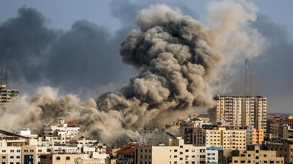 যুদ্ধের কালো ছায়া : মানবতার অশ্রু