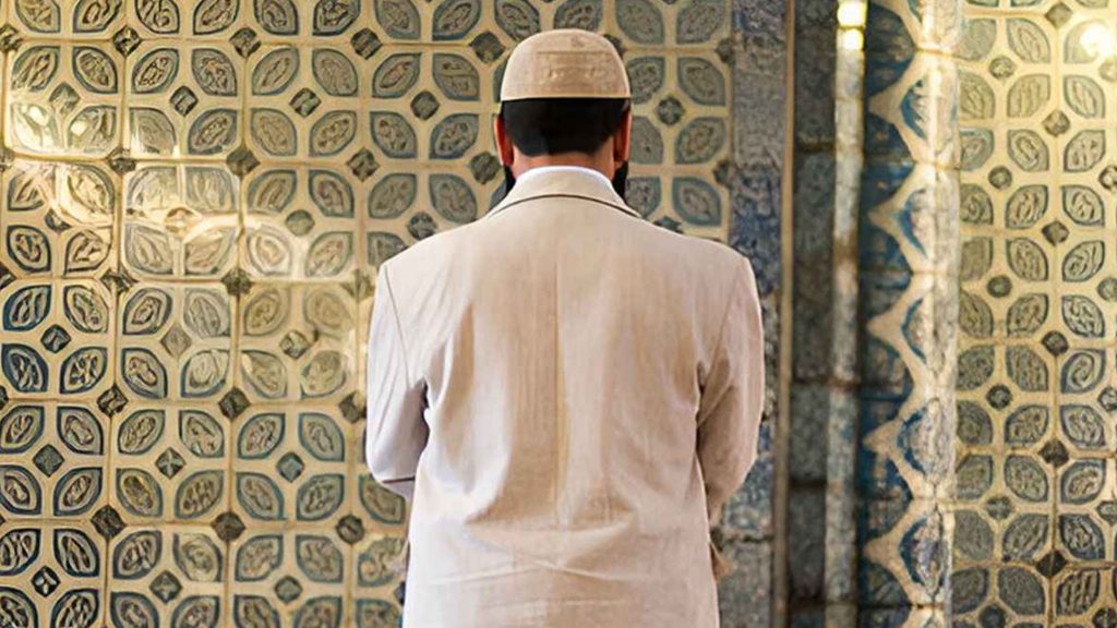 তারাবিতে ভুলে তৃতীয় রাকাতের জন্য দাঁড়িয়ে গেলে করণীয় কী?