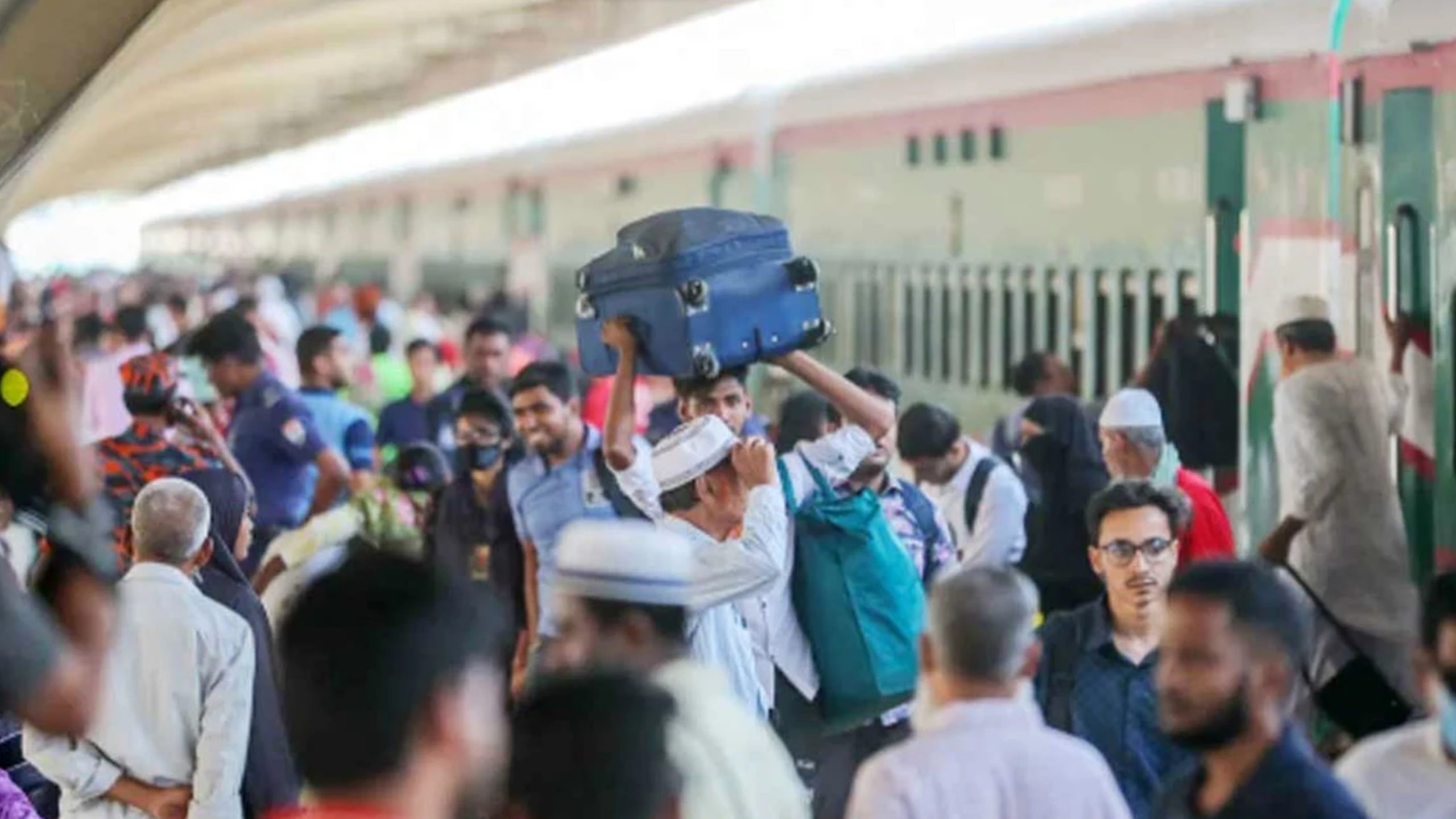 বাড়ি ফিরছেন ঈদে? বের হওয়ার আগে করতেই হবে যে কাজগুলো