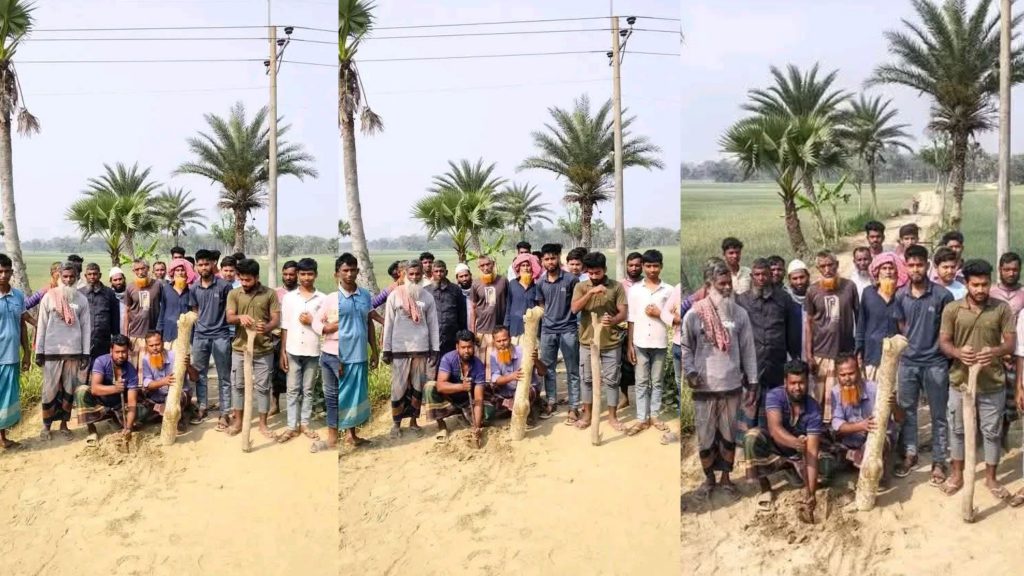 ভাঙাচোরা সড়কে চরম ভোগান্তি, সালথায় রাস্তার মাঝে খুঁটি পুঁতে প্রতিবাদ