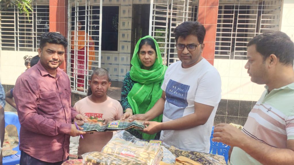 সালথায় বিভাগদী ডেভেলপমেন্ট অর্গানাইজেশনের ঈদবস্ত্র বিতরণ