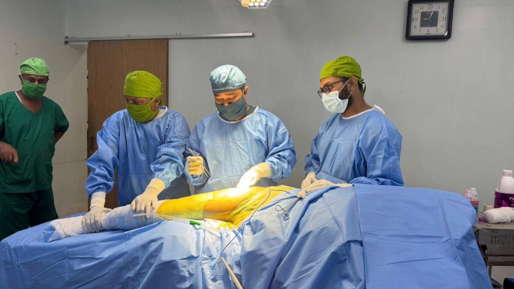 ফরিদপুরে চিকিৎসা খাতে নতুন দিগন্ত: হ্যাপি হসপিটালে সফল টোটাল হিপ রিপ্লেসমেন্ট সার্জারি