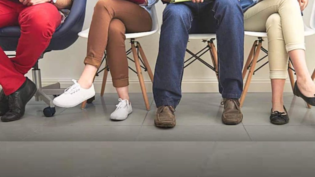 মানুষ হিসেবে আপনি কেমন? বসার ভঙ্গিই বলে দিতে পারে উত্তর