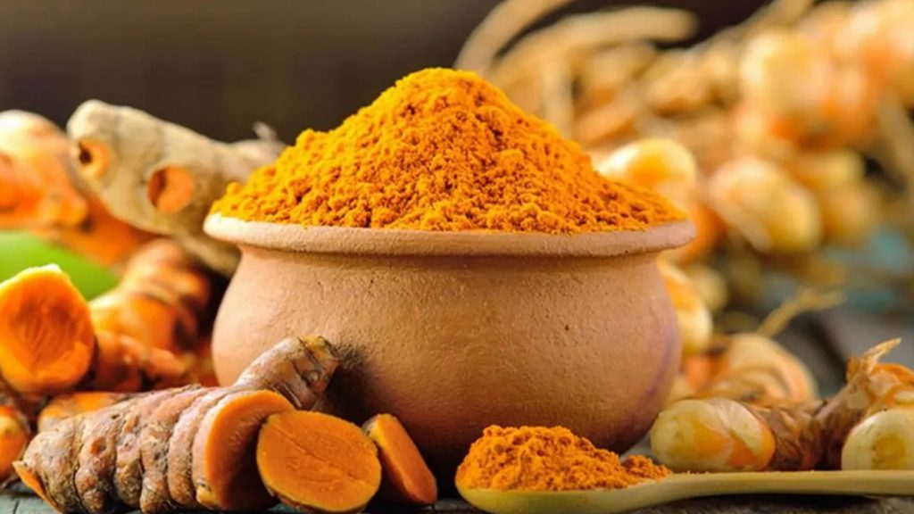 টানা ৩০ দিন হলুদ খেলে শরীরে আসতে পারে যে ৪ পরিবর্তন