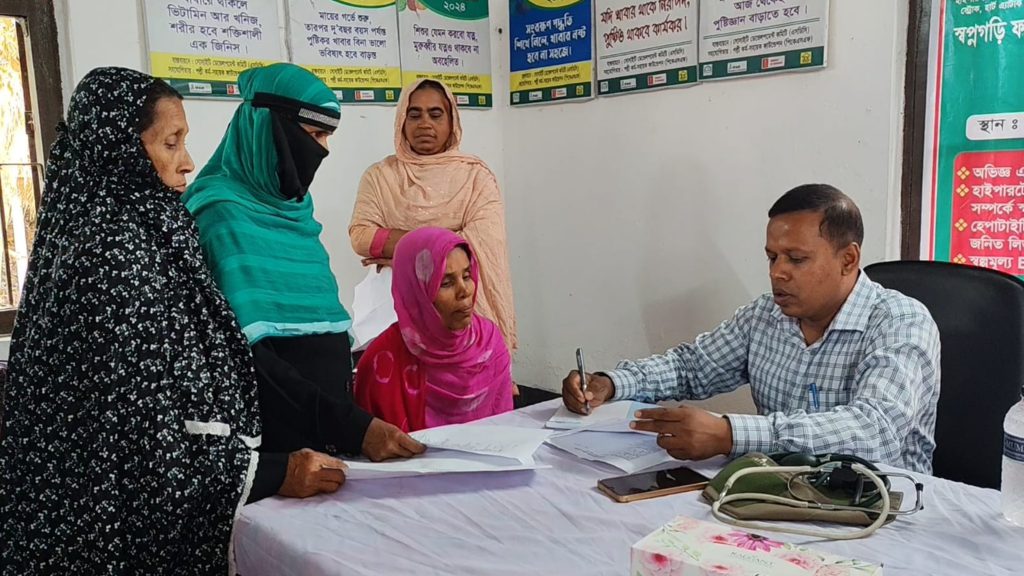 ফরিদপুরে এসডিসির ফ্রি মেডিকেল ক্যাম্প: থ্যালাসেমিয়া স্ক্রিনিংসহ অর্ধশতাধিক রোগীর সেবা