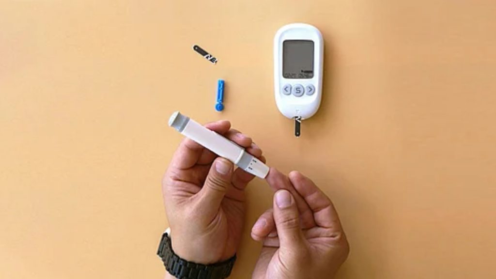 চিনি না খেয়েও কেন রক্তে সুগার বাড়ে? জানলে অবাক হবেন