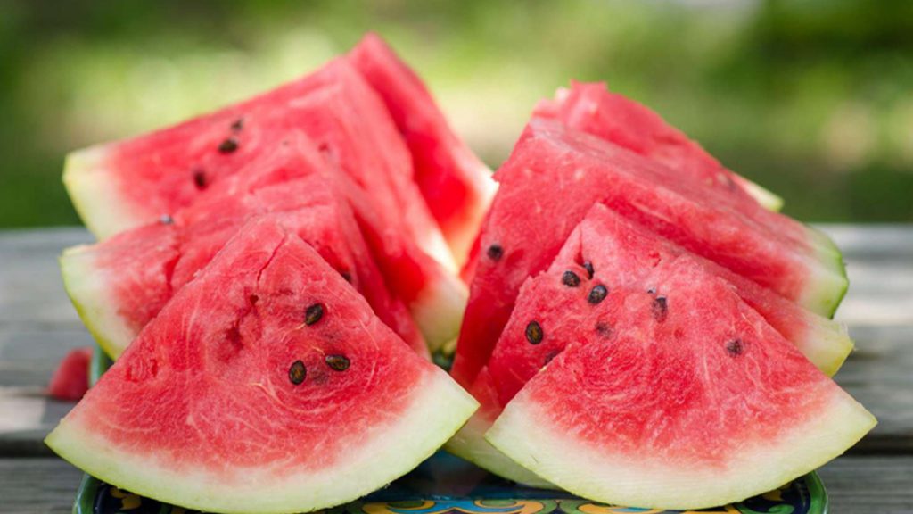 তরমুজের বীজ গিলে ফেলছেন? এতে কী হতে পারে জেনে নিন