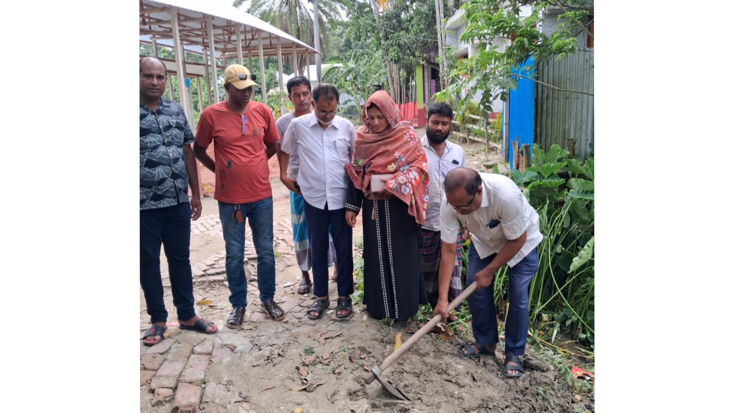 মধুখালীর বিশ্বাসপাড়ায় জলাবদ্ধতার অবসান ঘটাতে ক্যানেল নির্মাণ কাজের উদ্বোধন