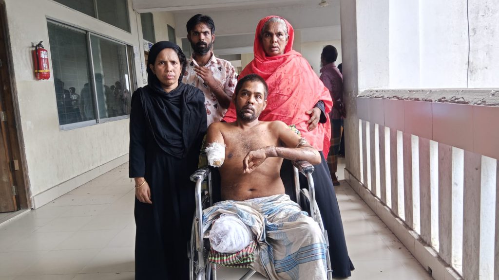 ফরিদপুরে হাত-পা হারিয়ে হুইলচেয়ারে আদালতে সুজন, তিন মাসেও অধরা মূল আসামি