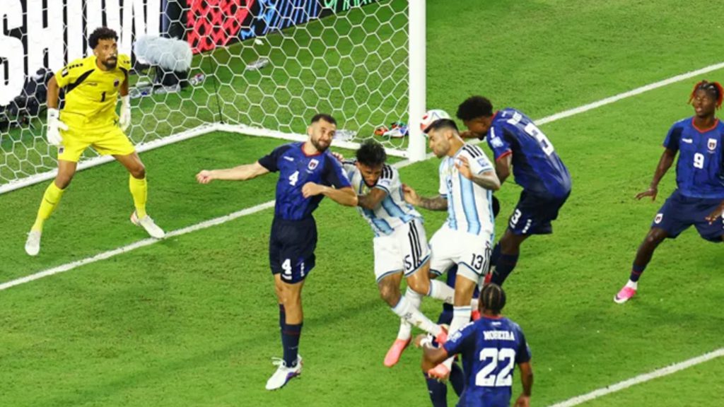 নানা নাটকীয়তা শেষে অবশেষে শেষ ষোলোয় আর্জেন্টিনা