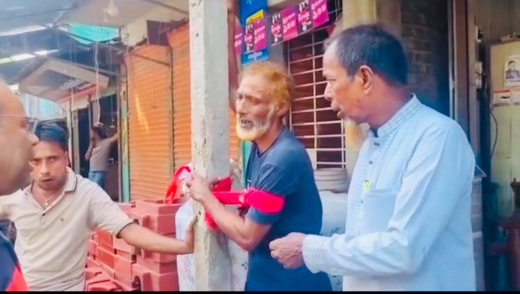সদরপুরে জনতার হাতে মাদক ব্যবসায়ী আটক, ব্যাগে মিলল ১ কেজি গাঁজা