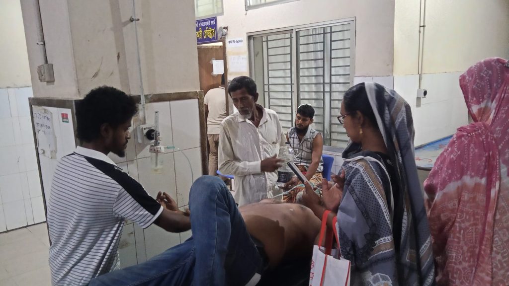 ফরিদপুরে সারের ডিলারশিপ নিয়োগে অনিয়মের অভিযোগ, যুবদল কর্মীকে হাতুড়িপেটা