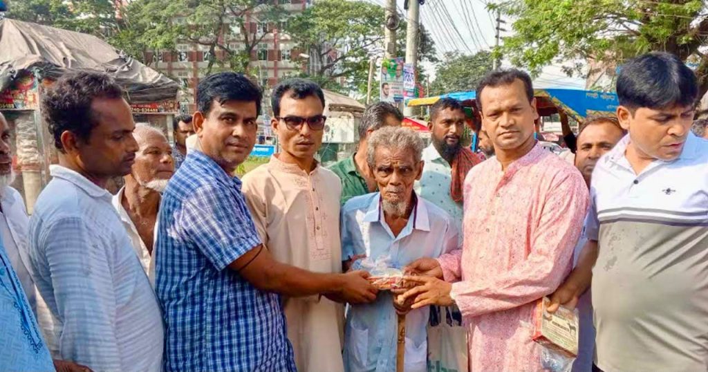 সদরপুরে যুবদলের প্রতিষ্ঠাবার্ষিকীতে ৫০০ শ্রমজীবীর মধ্যে খাবার বিতরণ